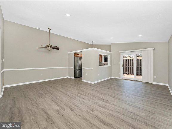 4th image of 48 Cable Hollow Way #43-1