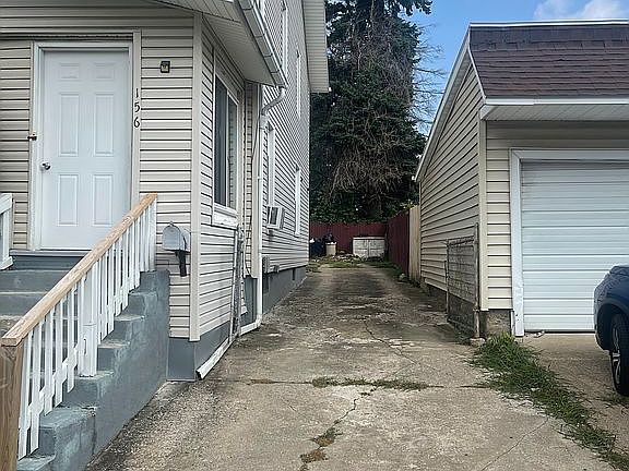 3rd image of 156 E 29th St