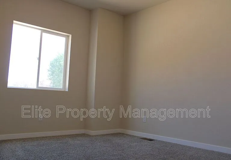 318 W Coral Dr — Photo 8