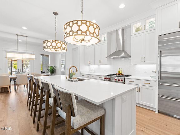 5th image of 204 E Firethorn Cir