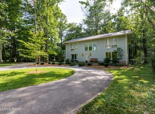 800 Surrey Ln, Anchorage, KY 40223