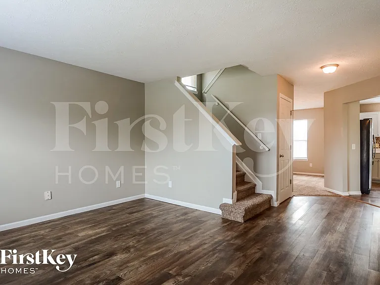 959 Hearthside Dr — Photo 2