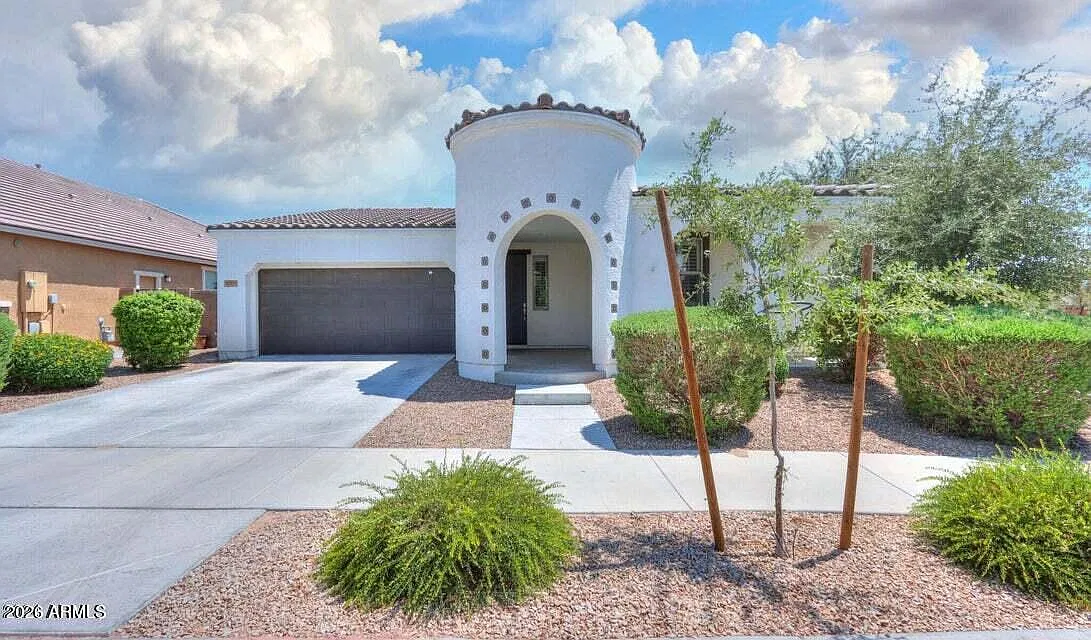 4 bed, 2.0 bath, 1942 sqft, $2,355 — Photo 1
