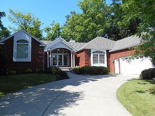 1st image of 115 Deerwood Ln