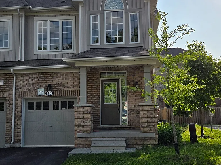 80 Leeson St E — Photo 2