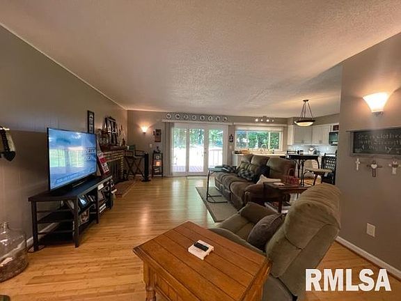 3rd image of 16395 N Hawthorne Ln