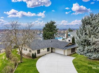 208 N Winged Foot Pl, Eagle, ID 83616