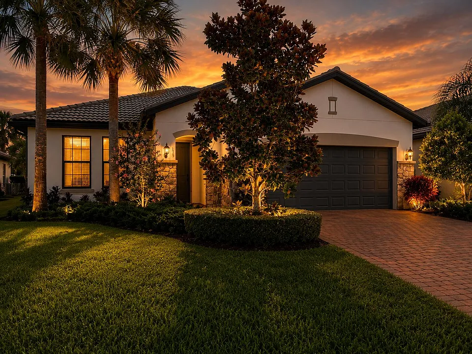 348 SE Courances Dr