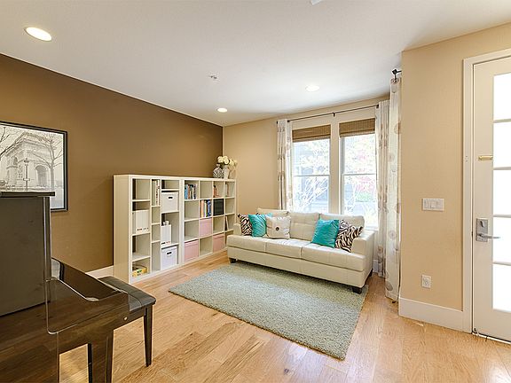 3rd image of 860 Altaire Walk