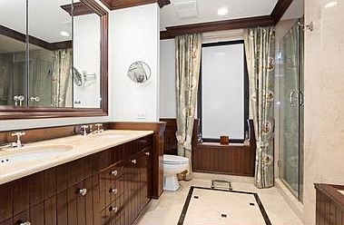 4th image of 15 E 69th St #7A