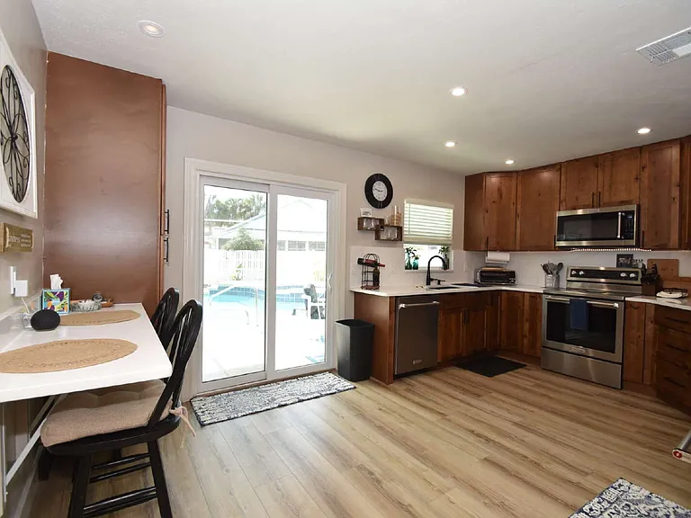 1 Bedford Dr — Photo 15