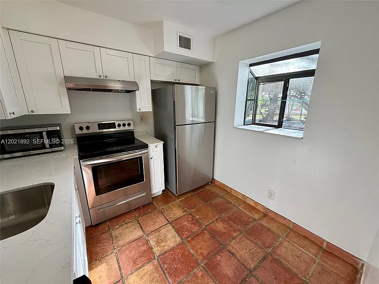 110 Gardens Dr #203 — Photo 4