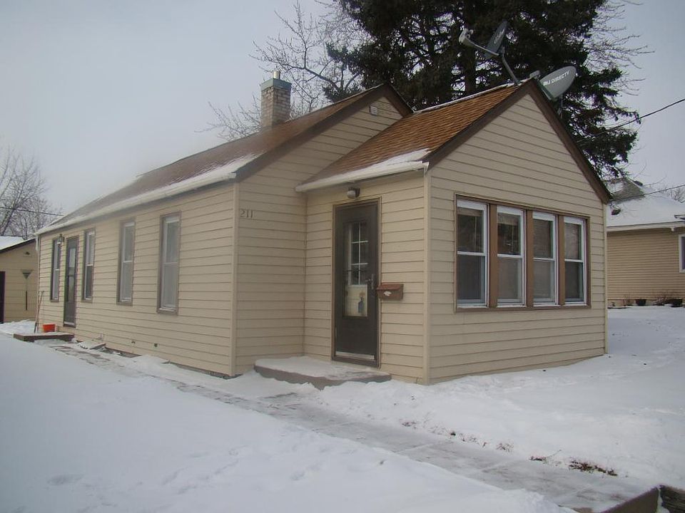 1st image of 211 6th Ave N