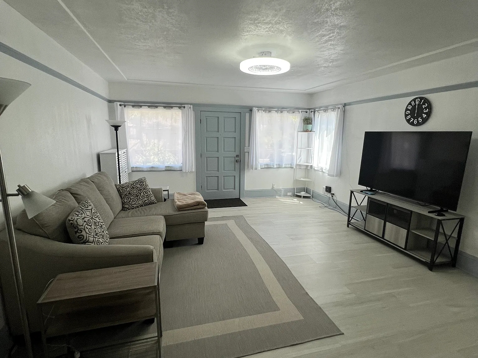 2 bed, 850 sqft, $3,500 — Photo 2