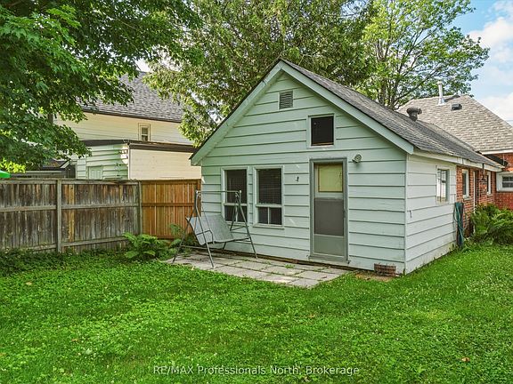 3rd image of 213 James St