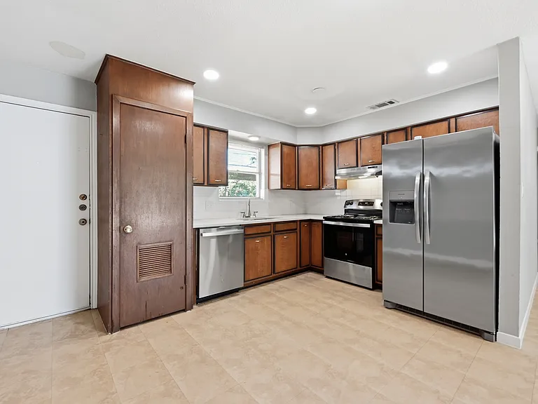 2712 Saint Edwards Cir #B — Photo 9