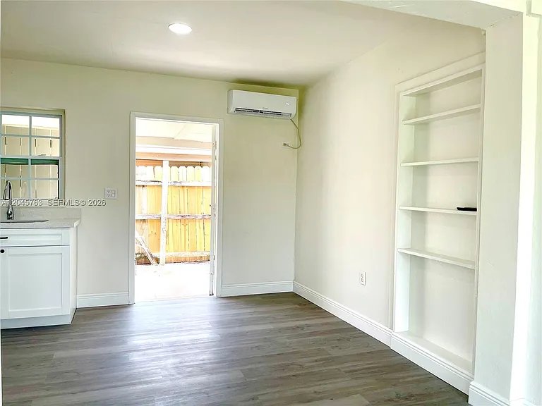 1004 SW 24th Ave #1 — Photo 8