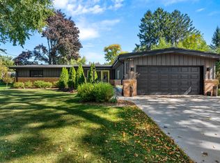 7610 N Regent Rd, Fox Pt, WI 53217