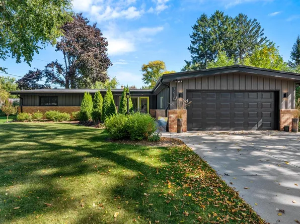 7610 North Regent ROAD, Fox Point, WI 53217