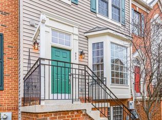 953 Harrison Cres, Alexandria, VA 22304