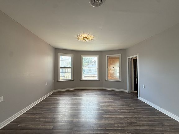 2nd image of 18 1/2 Kline St #2