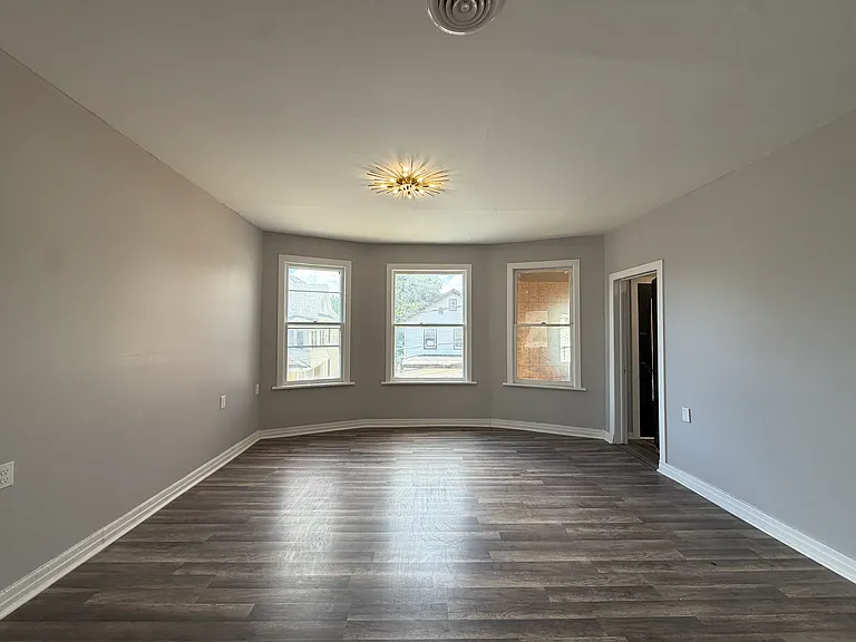 18 1/2 Kline St #2 — Photo 2