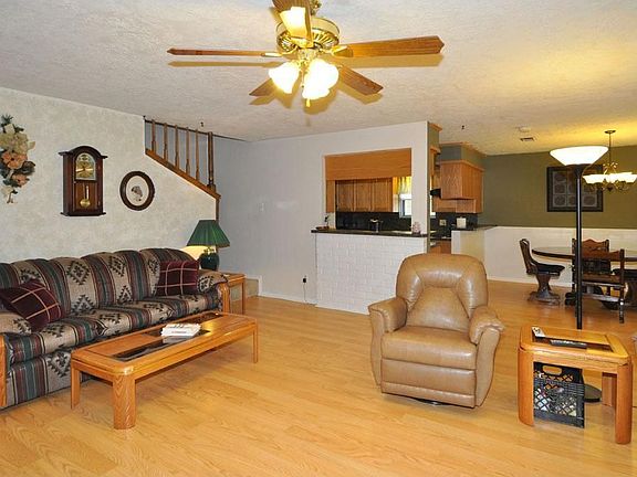 Open to Kitchen and Breakfast rooms.