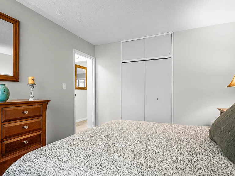 Williamsburg and Portage Pointe Apartments — Photo 7