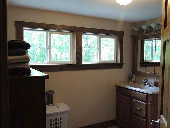 5th image of 174 Northwood Dr