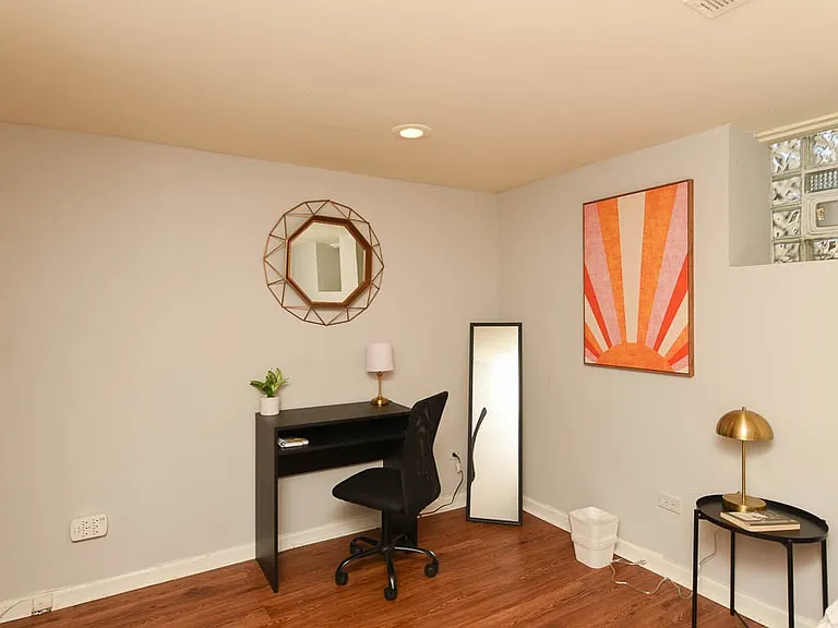 1358 W Barry Ave #W2 — Photo 14