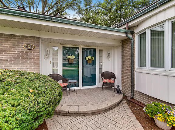 3rd image of 22W431 Elmwood Dr