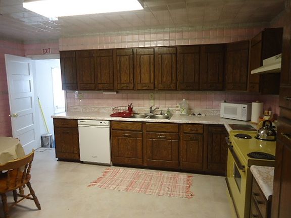 4th image of 724 Dewar Dr