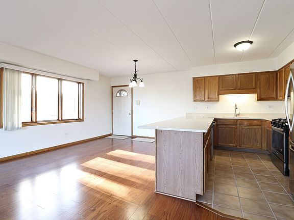4th image of 9436 S Kolmar Ave #2B