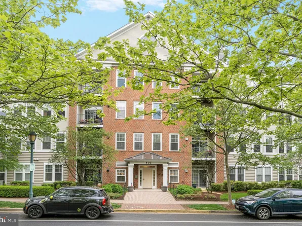 502 King Farm Blvd APT 202, Rockville, MD 20850