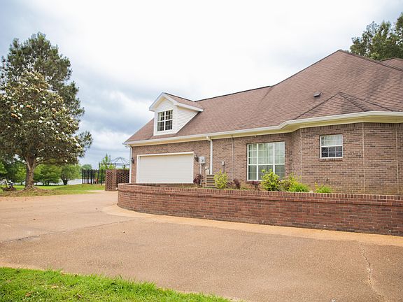 2nd image of 1103 Steele Rd