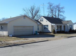 612 W Jackson Ave, Owensville, MO 65066