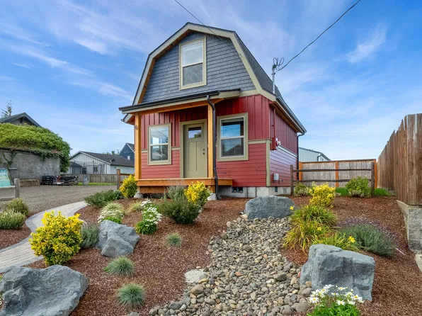 6 Douglas Ave, Tillamook, OR 97141