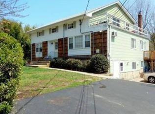 Oakwood Rd, Huntington, NY 11743