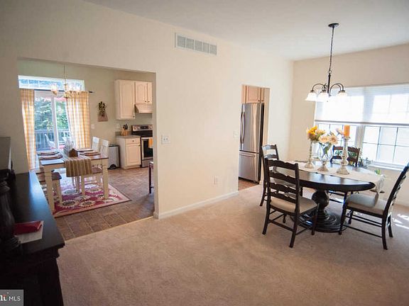 4th image of 122 Cypress St