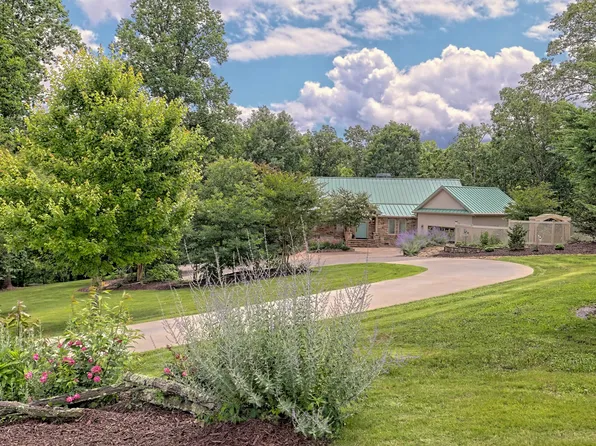 2642 Misty Creek Ln, Young Harris, GA 30582