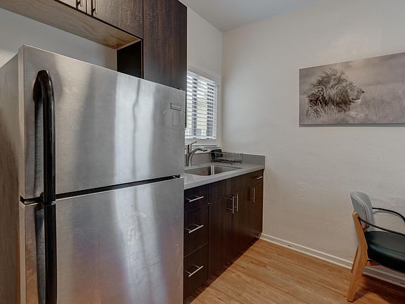 5th image of 2500 Pacific Ave APT 17