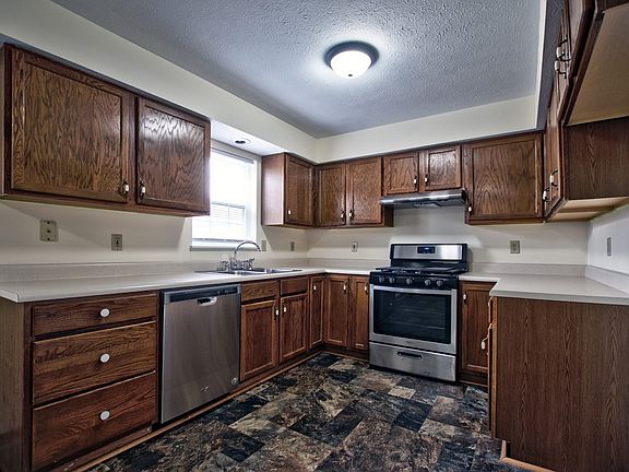 5th image of 1308 Moffat Ln