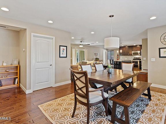 2nd image of 1039 E MONTEBELLO Avenue