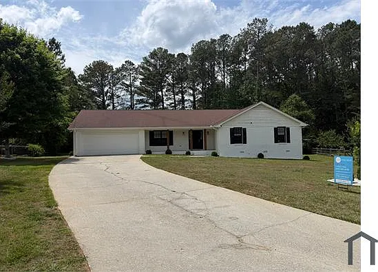 2203 Meadow Dr — Photo 1