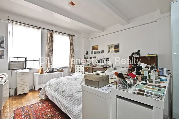 Rented by City Connections Realty | media 8