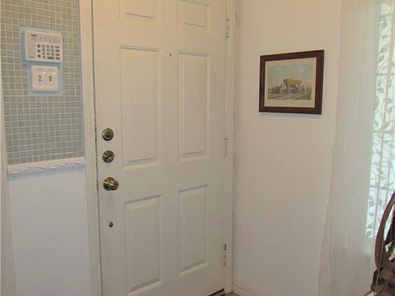 5th image of 801 Summercreek Dr