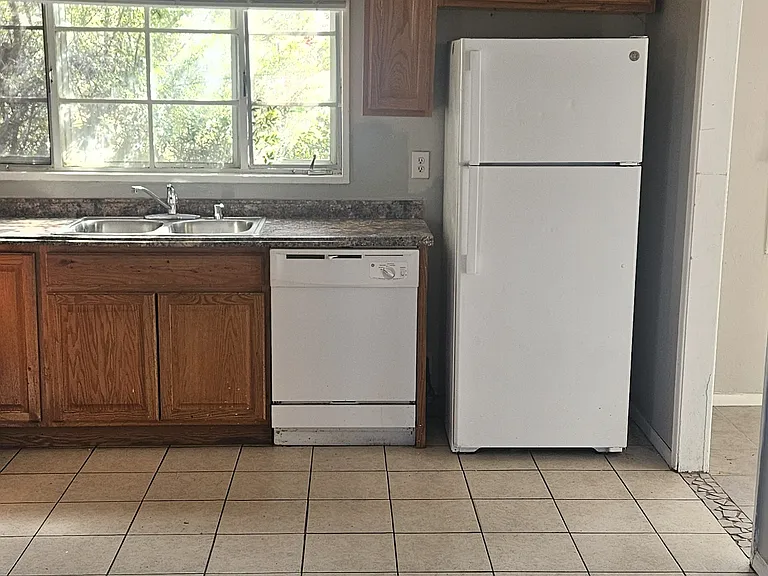 2901 Carol St NE — Photo 8