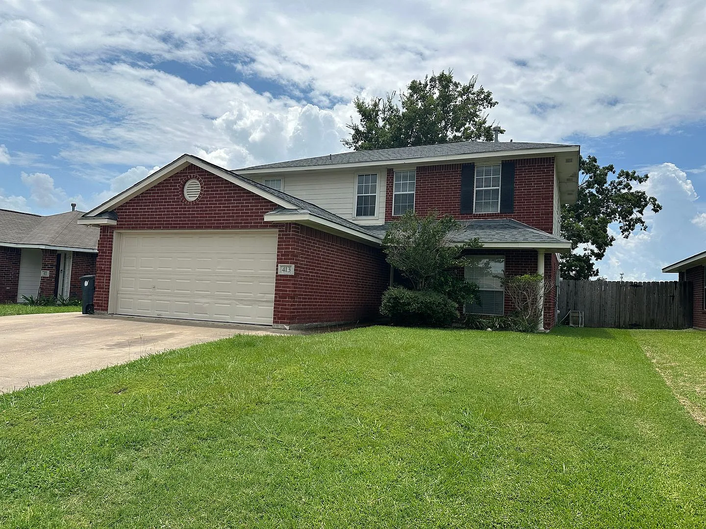 College Station - 4 bedroom - 4 bath - Fenced in yard / Home in Steeplechase Neighborhood. — Photo 1