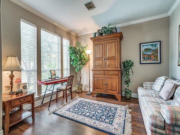 5th image of 18609 Tall Oak Dr