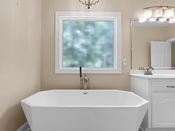 4th image of 205 Soft Stone Dr